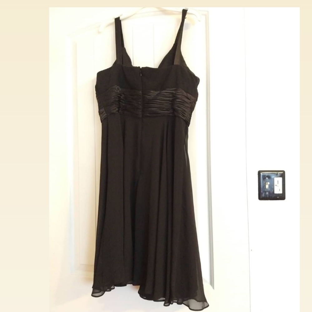 Dress - Picture 2 of 4